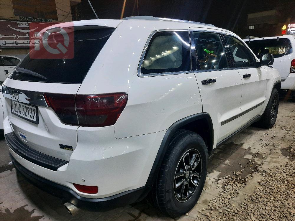 جیپ گراند شیرۆکی